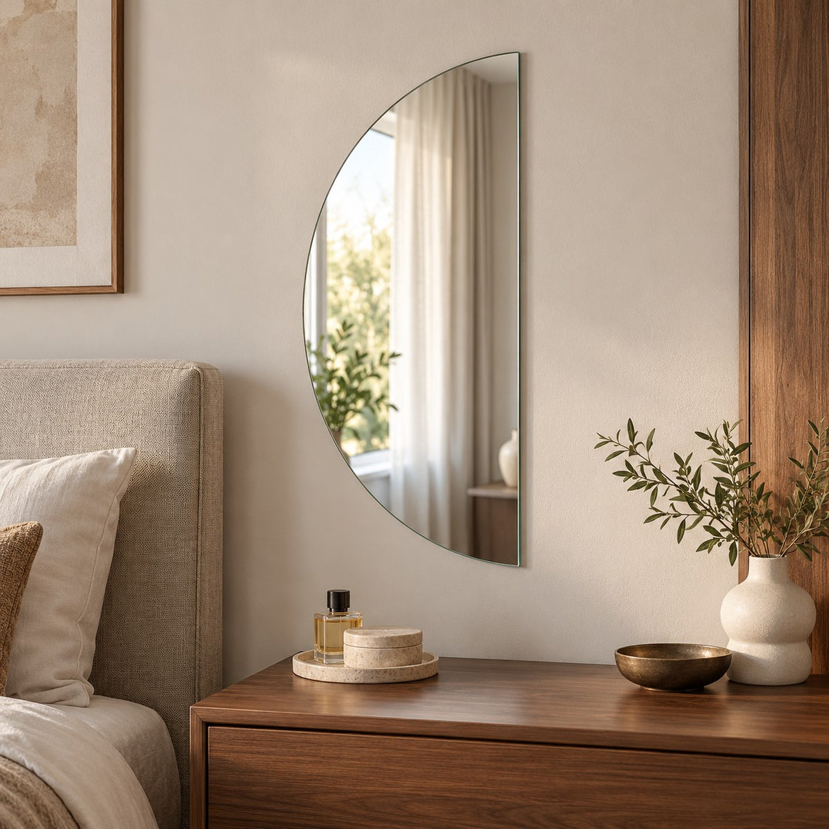 Spiegel Halbmond 20 × 40 cm im Schlafzimmer