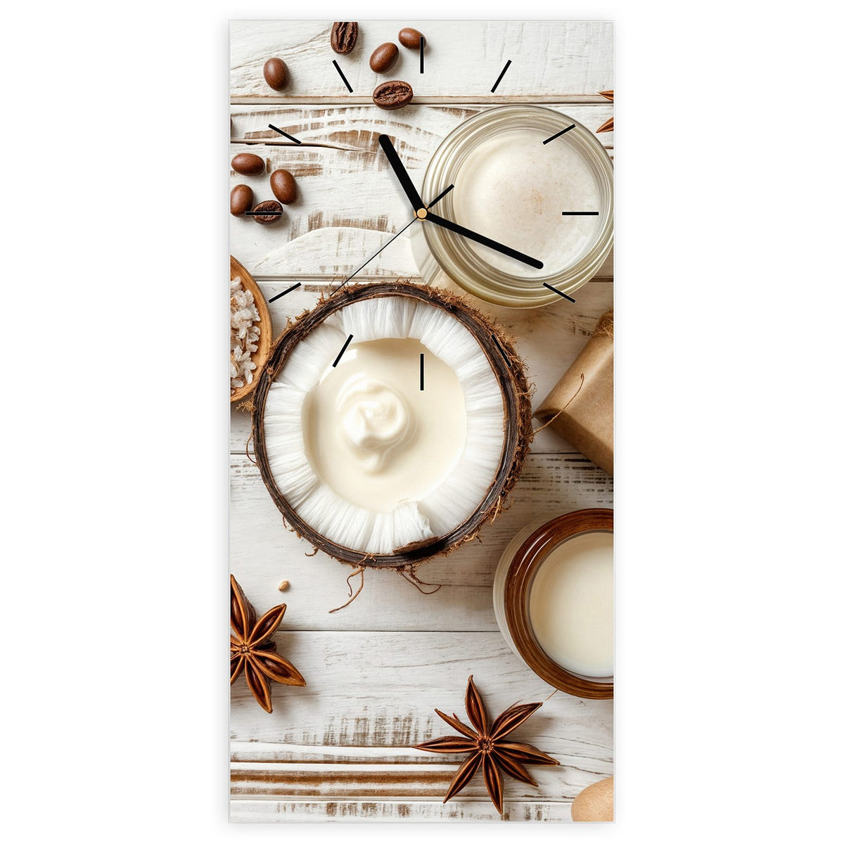 Wanduhr aus Glas, Ziffernblatt Linie: Flatlay auf weißem Holz: halbe Kokosnuss mit Creme, Cremetiegel, Kaffeebohnen, Anissterne, Salz im Holzlöffel