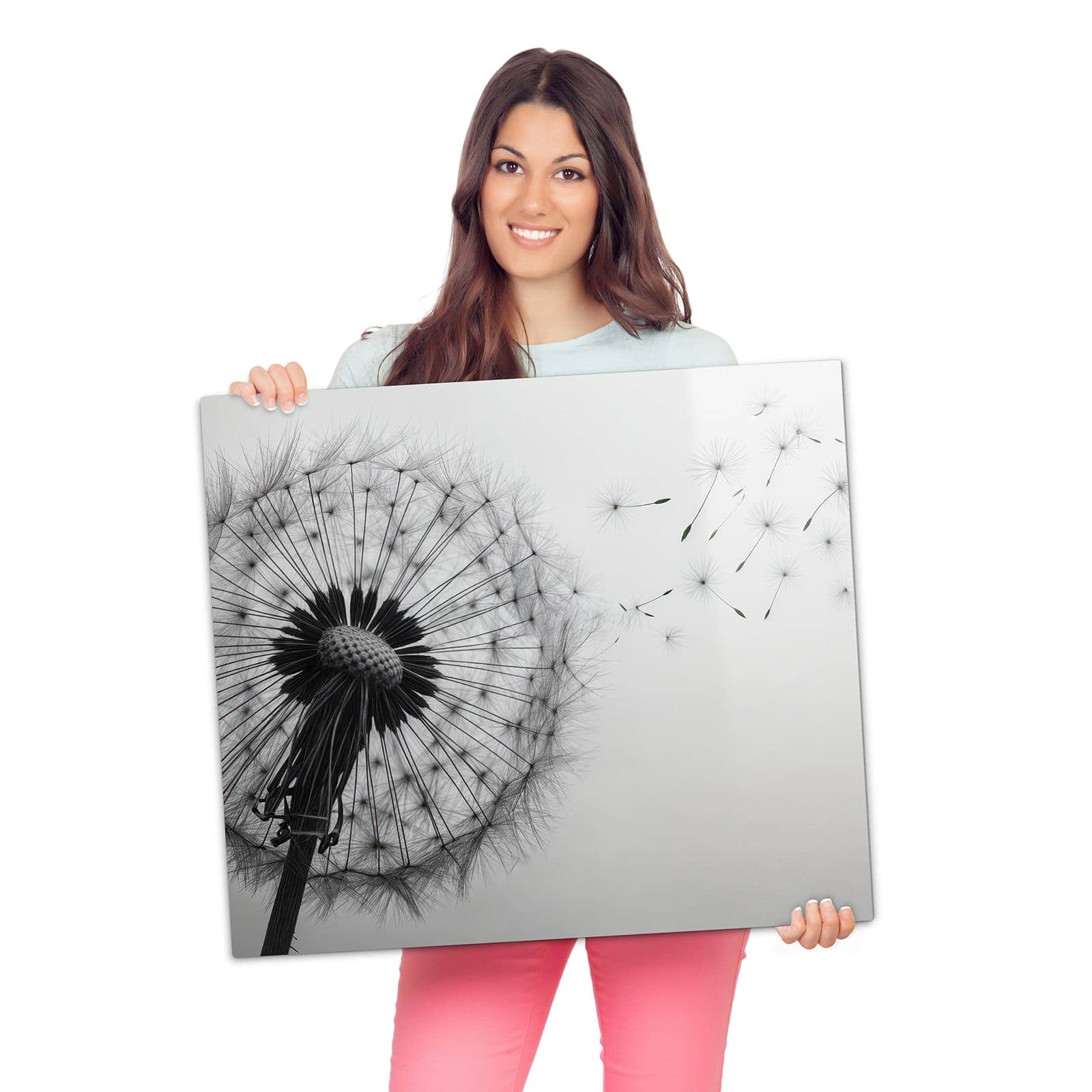 Abdeckung für Herdplatten mit Pusteblume im Wind-Motiv wird zur Größendarstellung gehalten