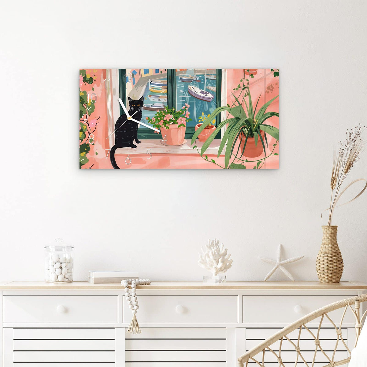 Wanduhr Katze am Fenster aus Glas – Querformat 60 × 30 cm – Schwarze Katze mit Blick zum Hafen