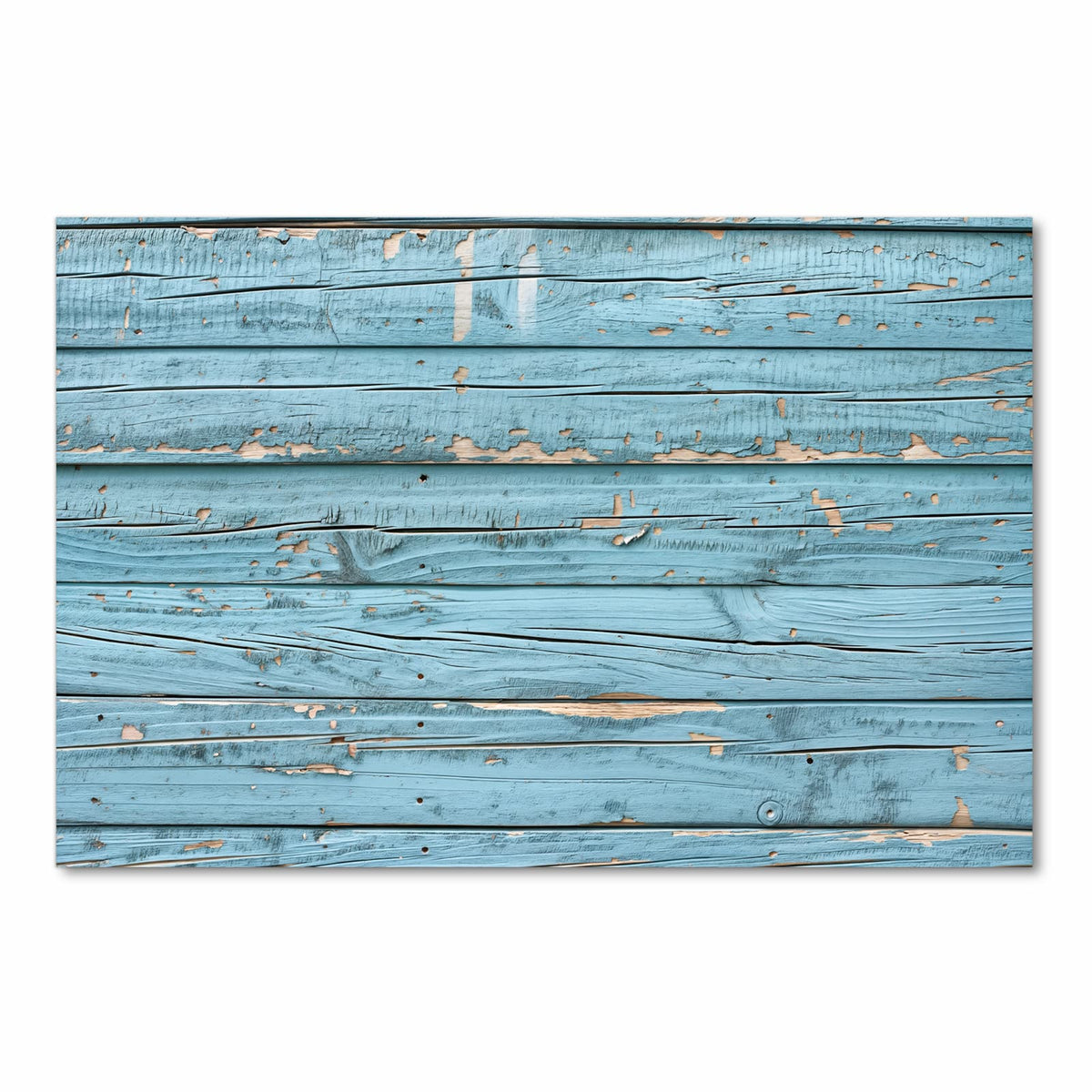 Waagerechte Bretter mit stark abblätternder hellblauer Farbe, darunter helles Holz