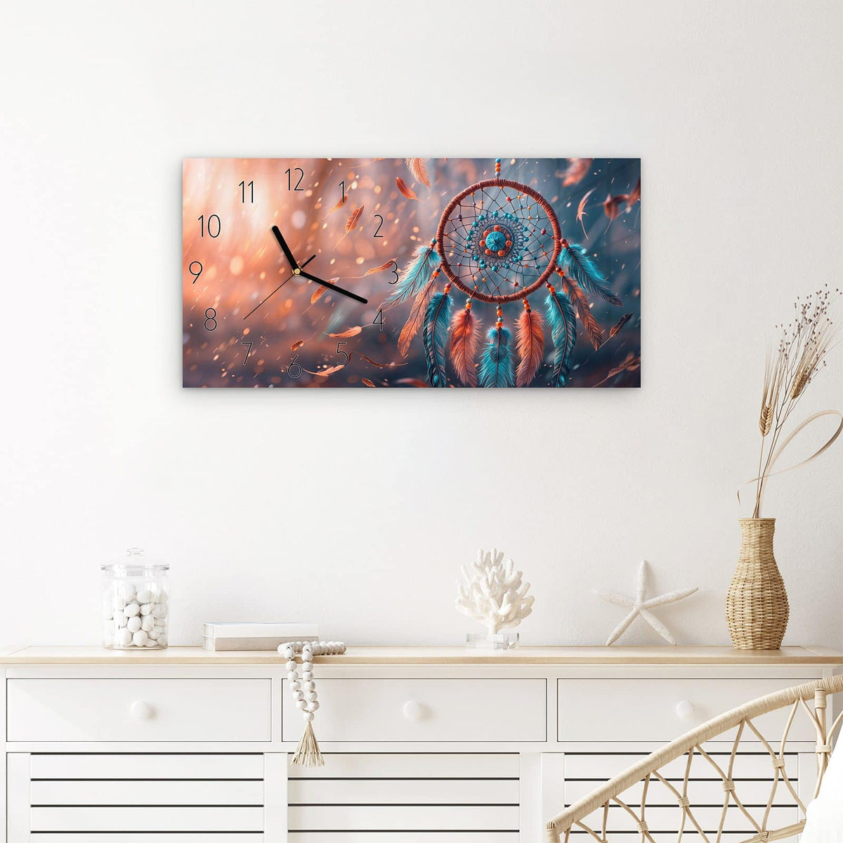 Wanduhr Traumfänger Federn aus Glas – Querformat 60 × 30 cm – Traumfänger mit Federn und Perlen