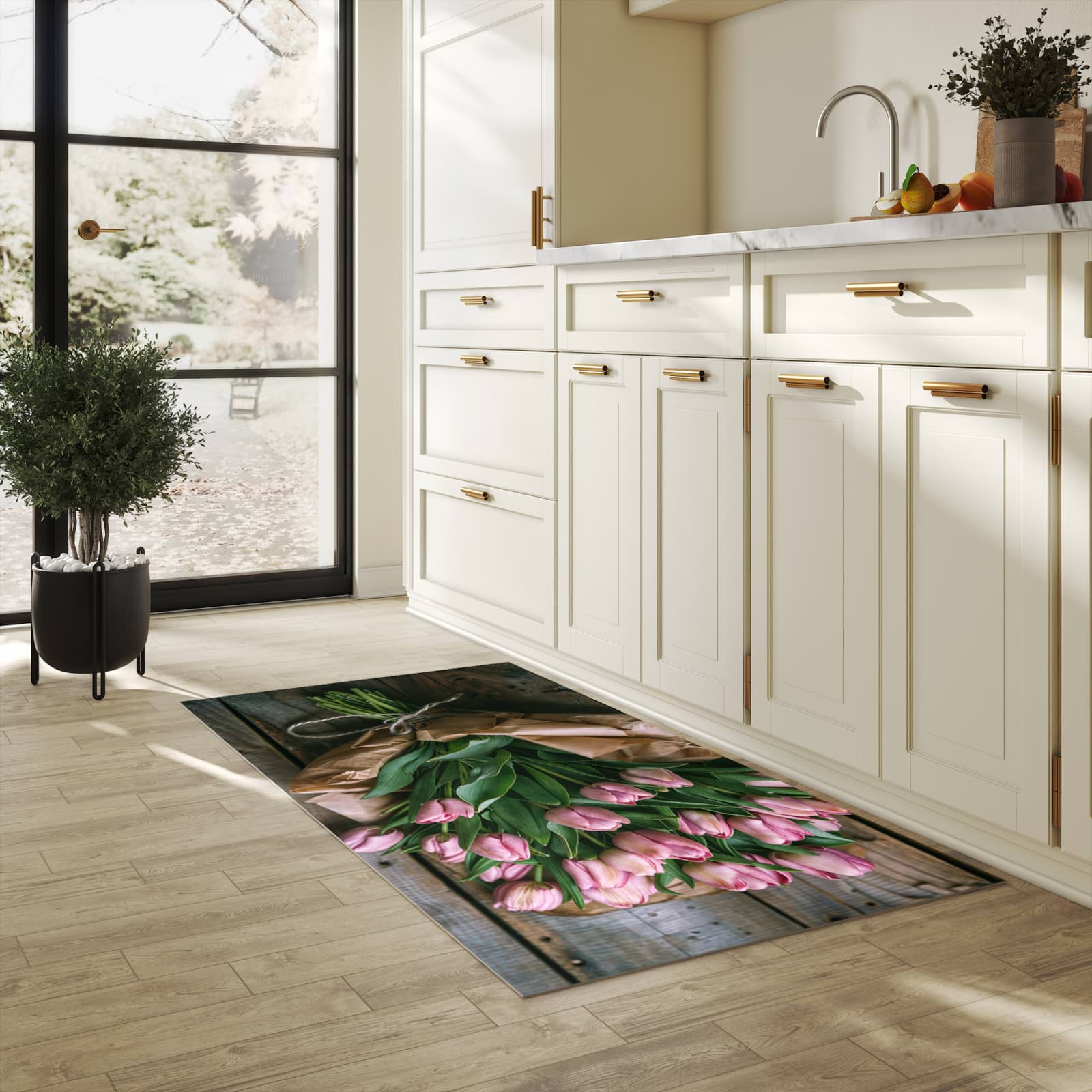 Flacher rutschfester Küchenläufer mit Motiv Rosa Tulpenstrauss in heller Küche