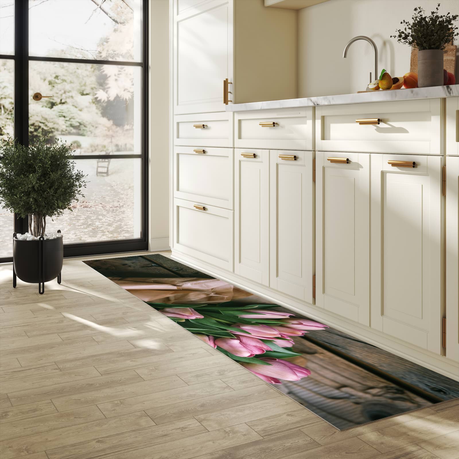 Waschbarer Küchenteppich mit Motiv Rosa Tulpenstrauss für Trittkomfort in heller Küche
