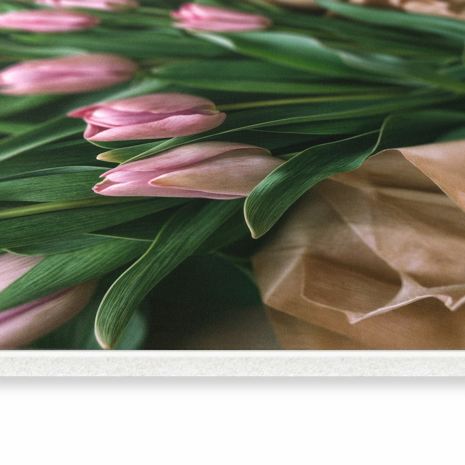 Komfortabler waschbarer Küchenteppich mit Motiv Rosa Tulpenstrauss in seitlicher Ansicht