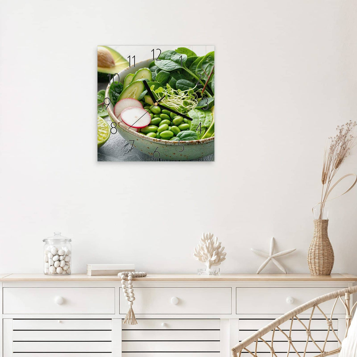 Wanduhr Salat mit Avocado aus Glas – Quadratisch 30 × 30 cm – Grüne Salatschüssel mit Avocado