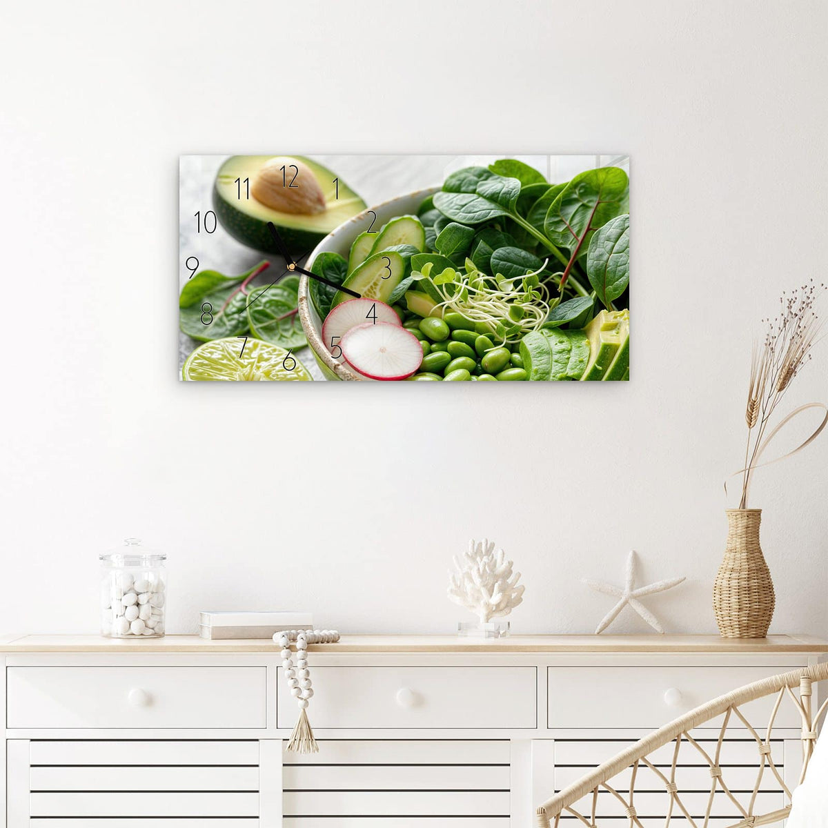 Wanduhr Gesunder Salat aus Glas – Querformat 60 × 30 cm – Grüne Salatschüssel mit Avocado