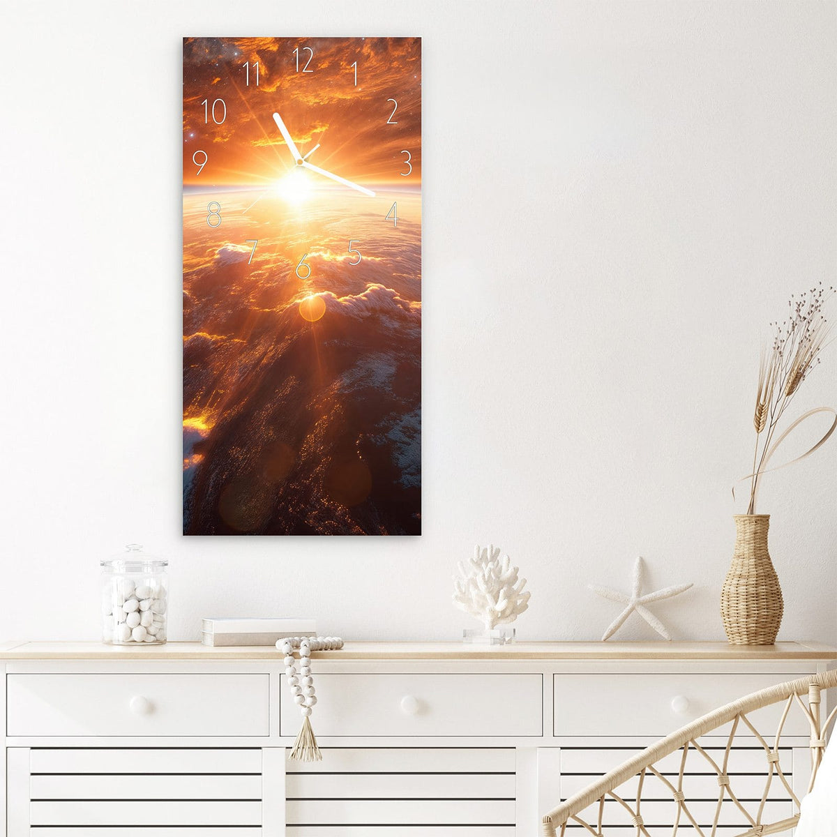 Wanduhr Erde Sonnenaufgang aus Glas – Hochformat 30 × 60 cm – Sonnenaufgang über der Erdkrümmung