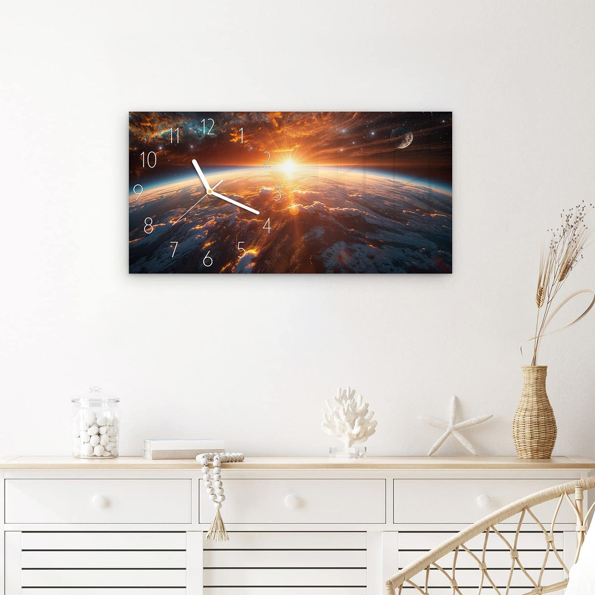 Wanduhr Erde Sonnenaufgang aus Glas – Querformat 60 × 30 cm – Sonnenaufgang über der Erdkrümmung