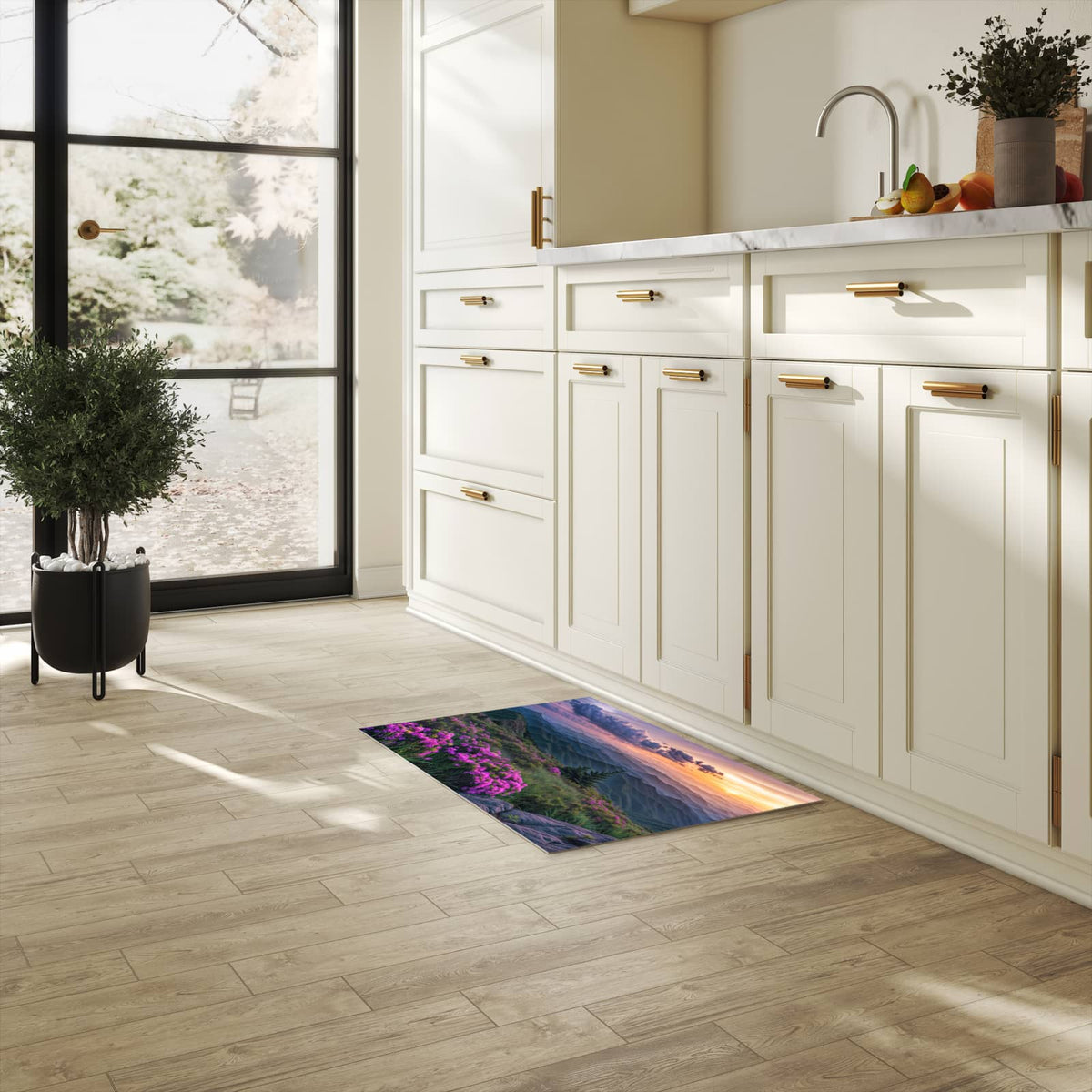 Zeitsparender Küchenläufer mit Motiv Berglandschaft Blumen in heller Küche