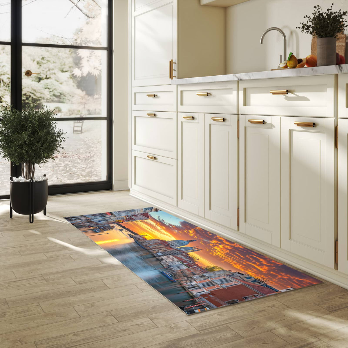 Hygienischer Bodenläufer Teppich mit Motiv Venedig bei Sonnenuntergang in heller Küche