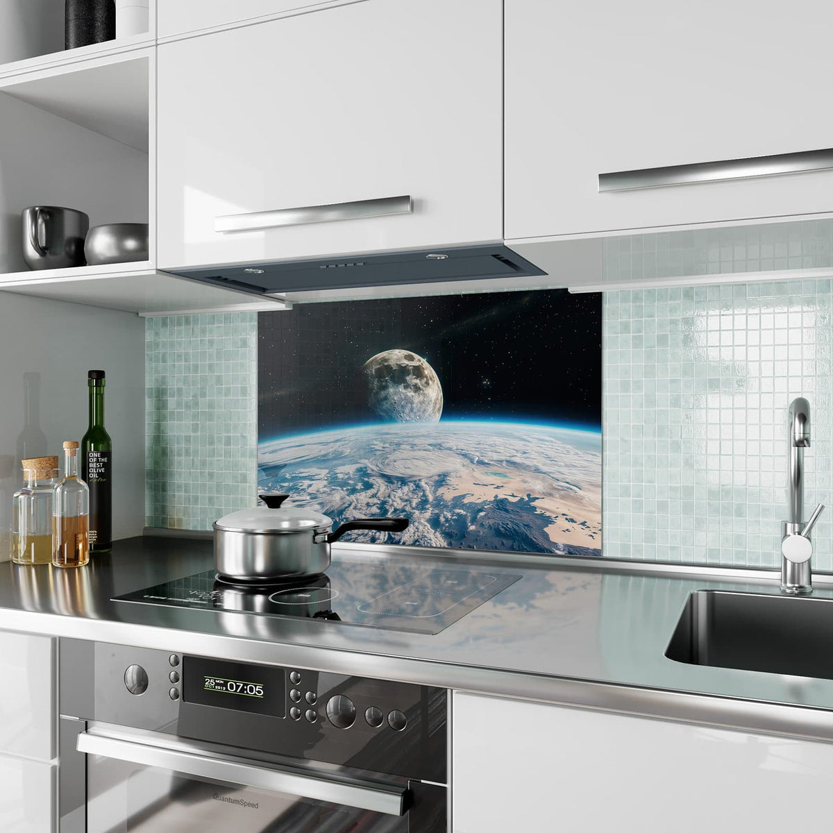 Küchenrückwand aus Glas Mond über der Erde im Hochformat als Spritzschutz hinter dem Kochfeld, über dem Fliesenspiegel montiert