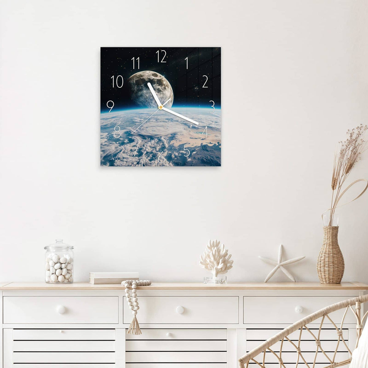 Wanduhr Mondüberblick aus Glas – Quadratisch 30 × 30 cm – Mond über der blauen Erde