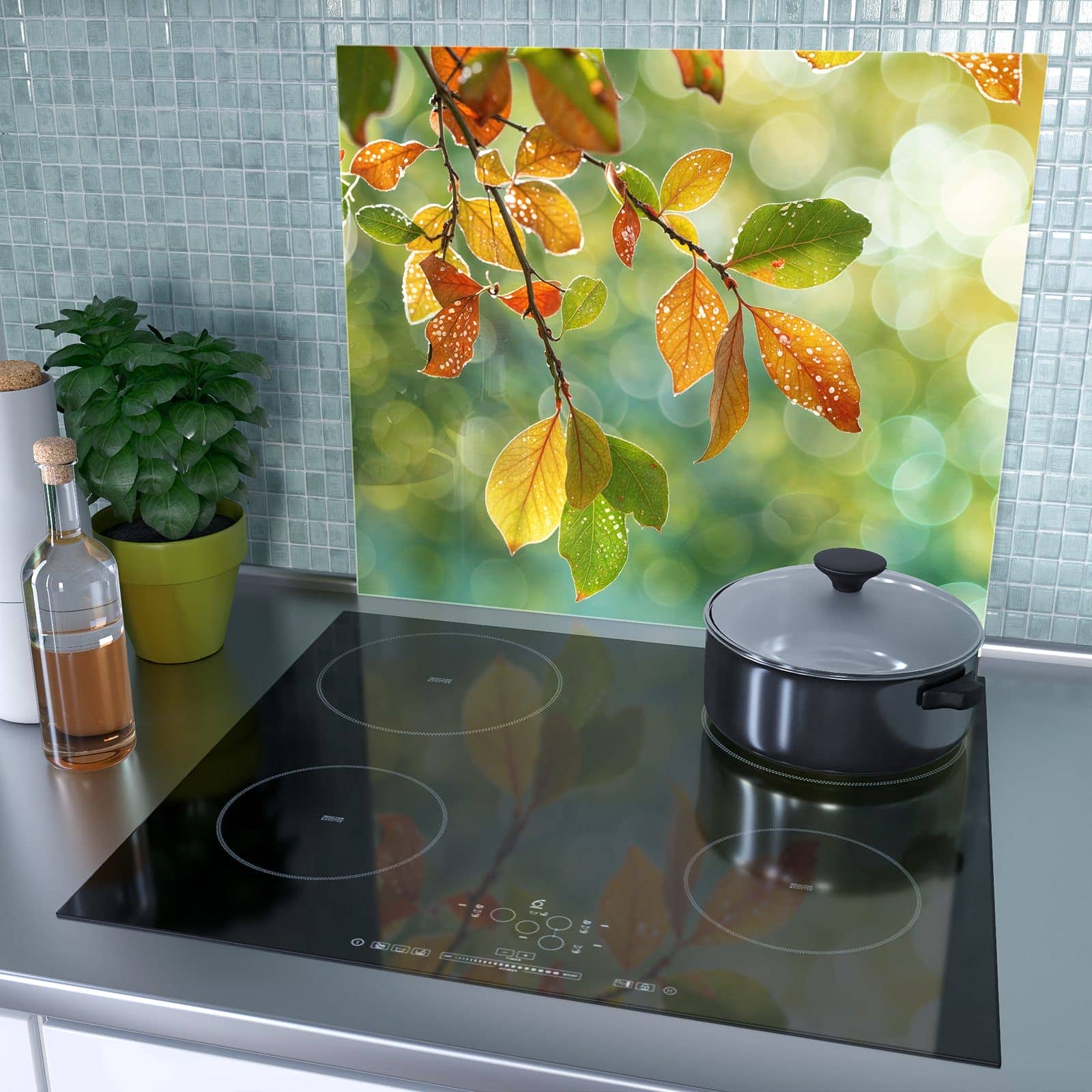 1-teilige Herdabdeckung aus Holz mit Herbstlaube Lichtspiel-Motiv als Spritzschutz hinter dem Kochfeld