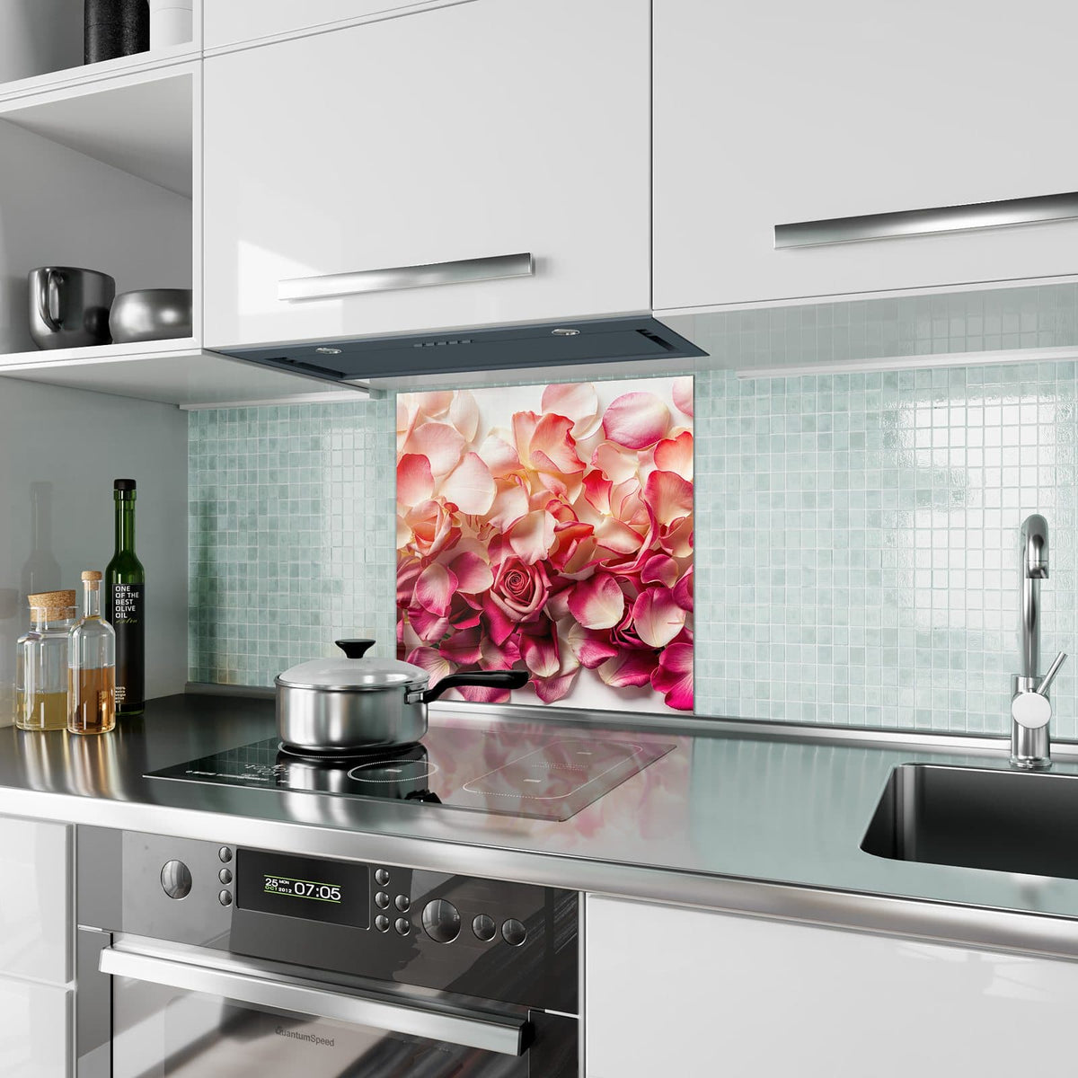 Küchenrückwand aus Glas Rosenblüten in Pink im quadratischen Format als Spritzschutz hinter dem Kochfeld, über dem Fliesenspiegel montiert