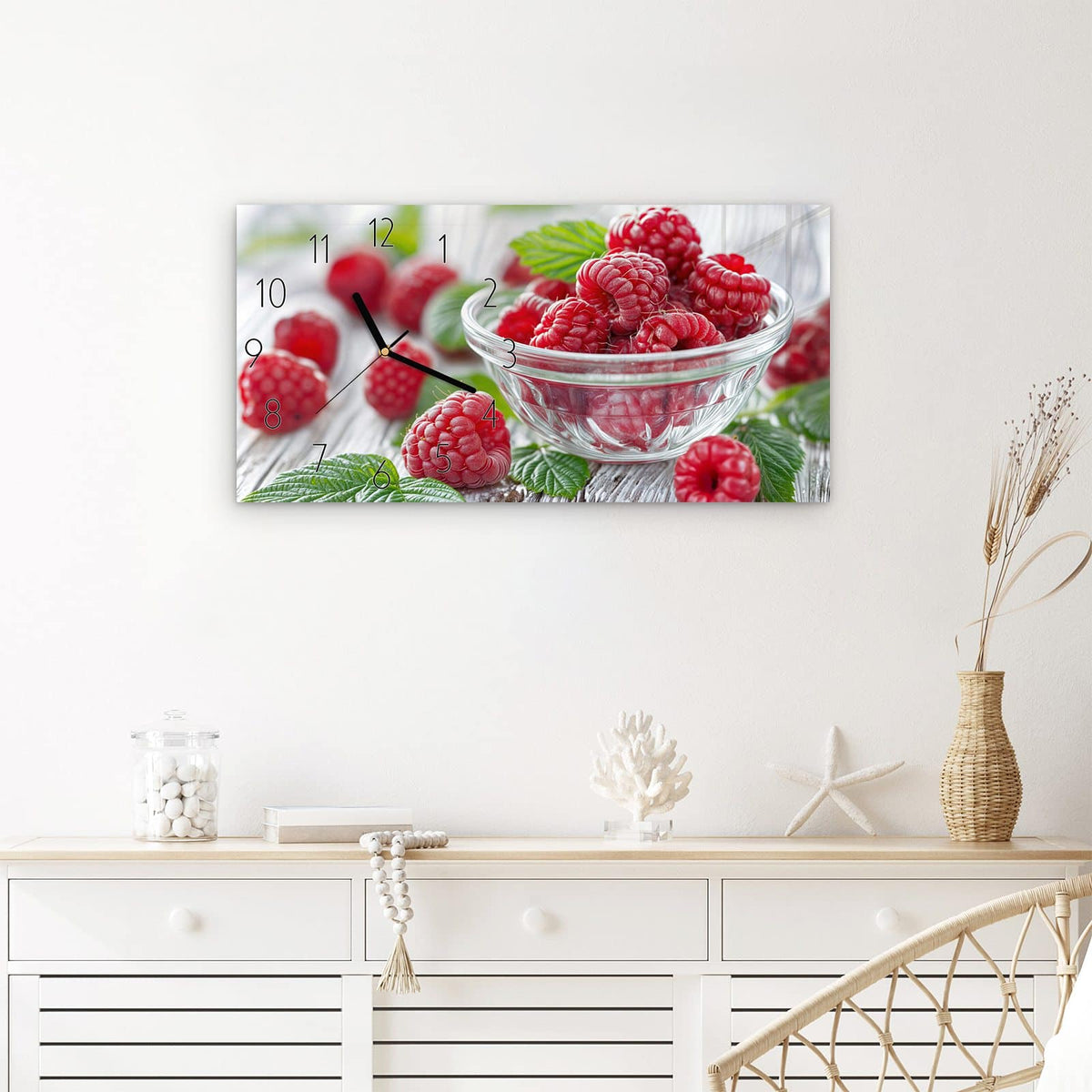 Wanduhr Frische Himbeeren aus Glas – Querformat 60 × 30 cm – Himbeeren in gläserner Schale