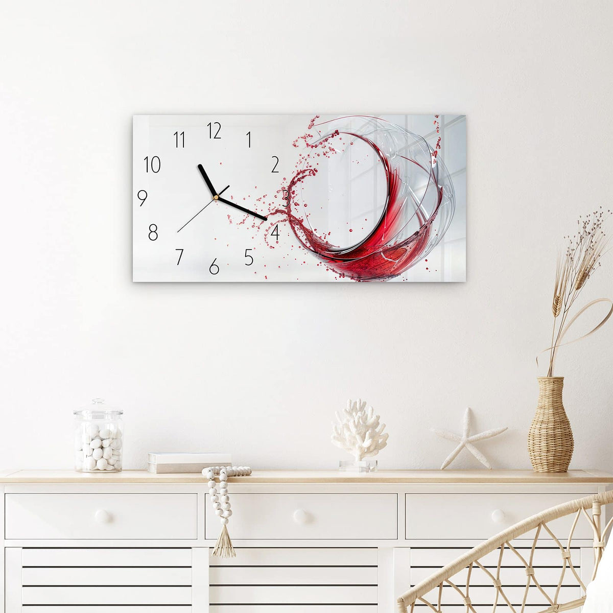 Wanduhr Rotwein Spritzer aus Glas – Querformat 60 × 30 cm – Rotwein wirbelt im schwingenden Glas