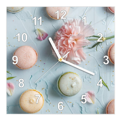 Wanduhr Quadratisch mit dem Motiv Macarons mit Nelke