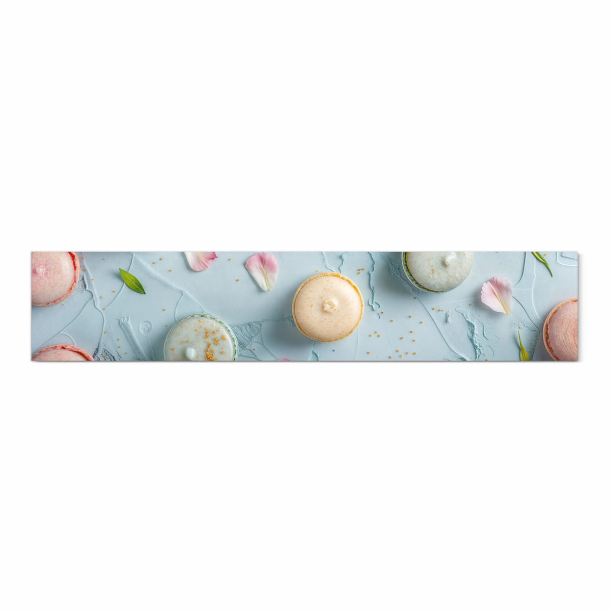 Bodenschonender Teppich fürs Esszimmer mit Motiv Französische Macarons in Frontansicht, waschbar