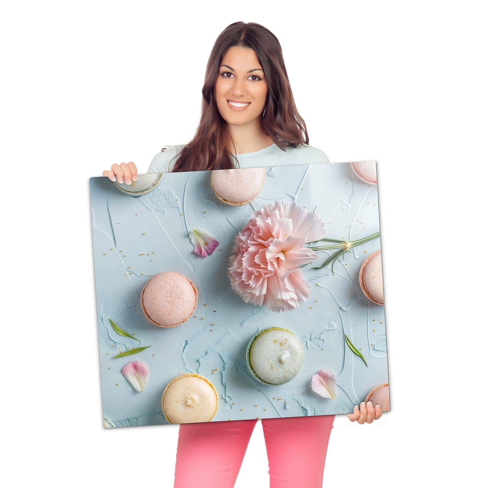 Herdabdeckplatte aus Glas mit Französische Macarons-Motiv wird zur Größendarstellung gehalten