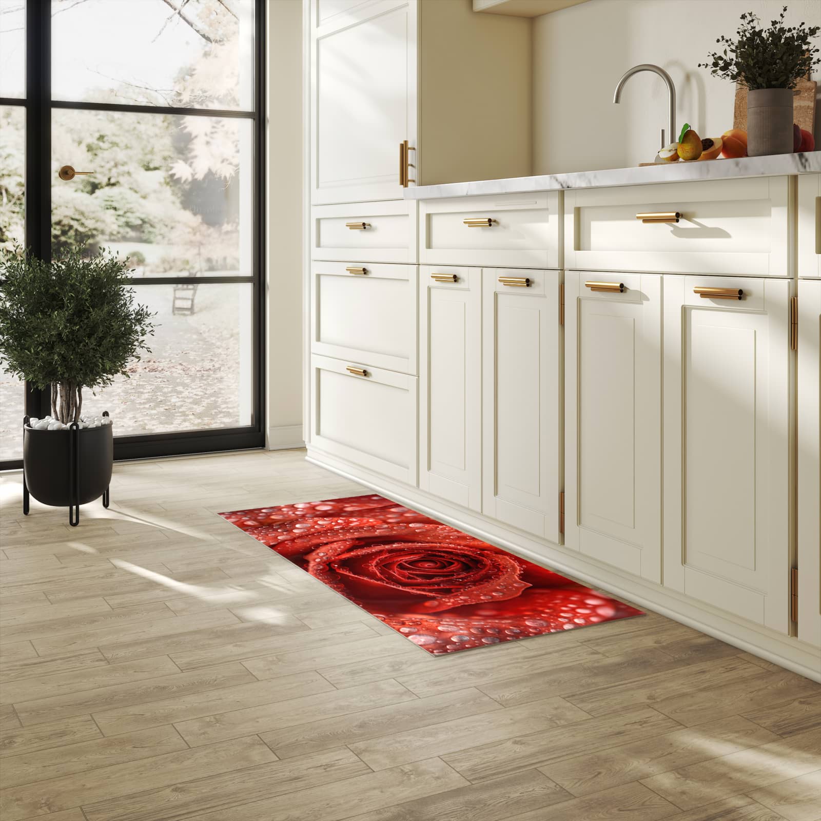 Langlebiger Teppich für die Küche mit Motiv Wassertropfen Rose in heller Küche