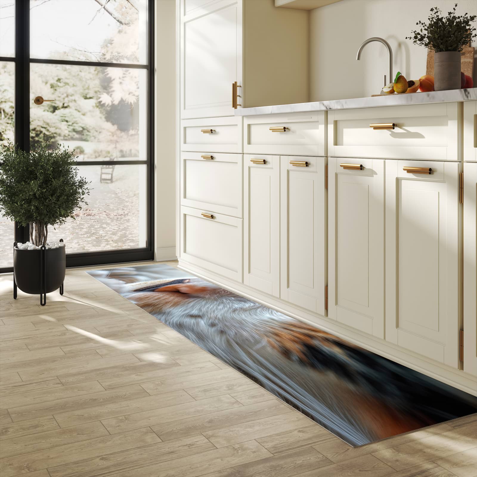 Pflegeleichter moderner Küchenläufer mit Motiv Katzenaugen in heller Küche