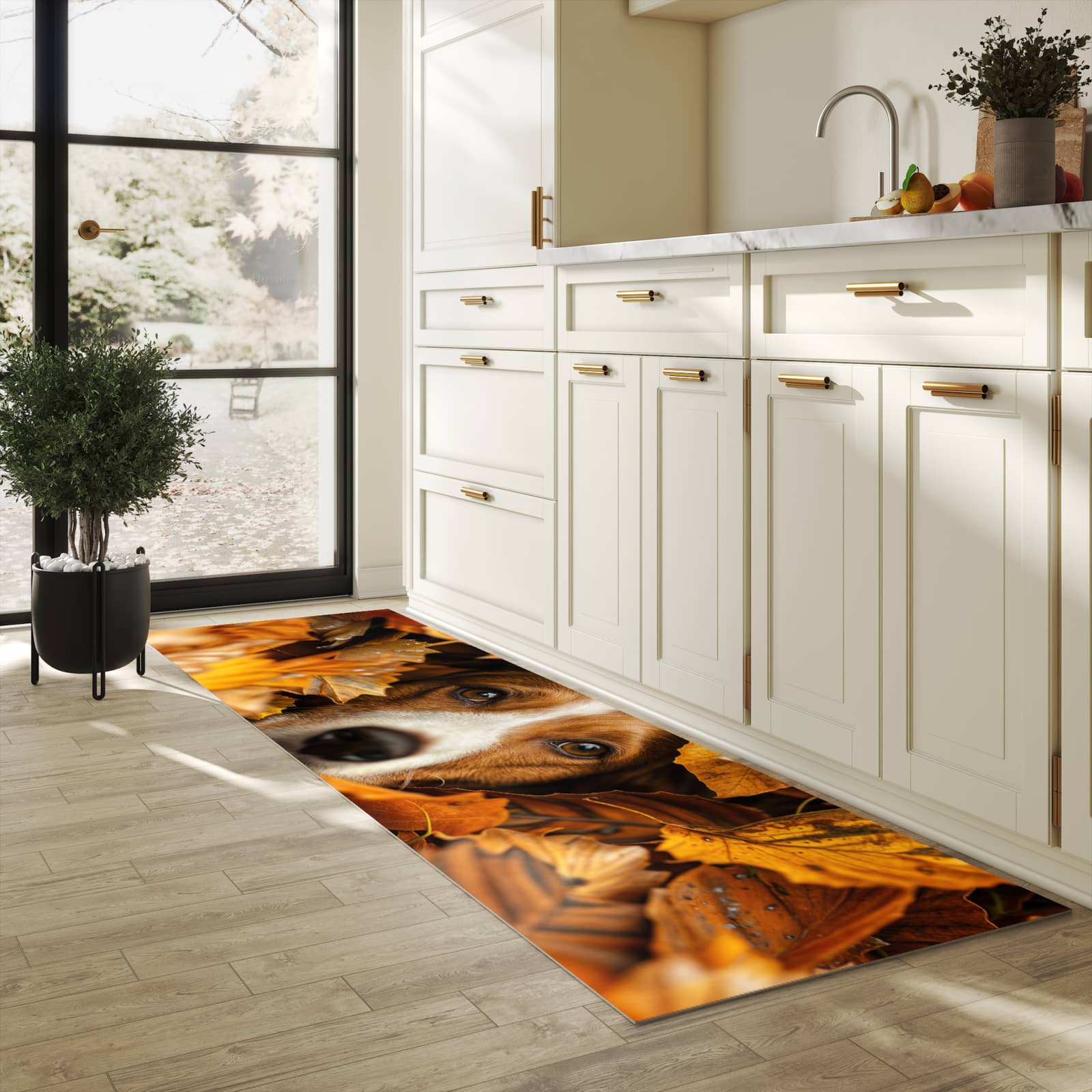 Wasserabweisender Küchenläufer mit Motiv Hund im Herbstlaub in heller Küche