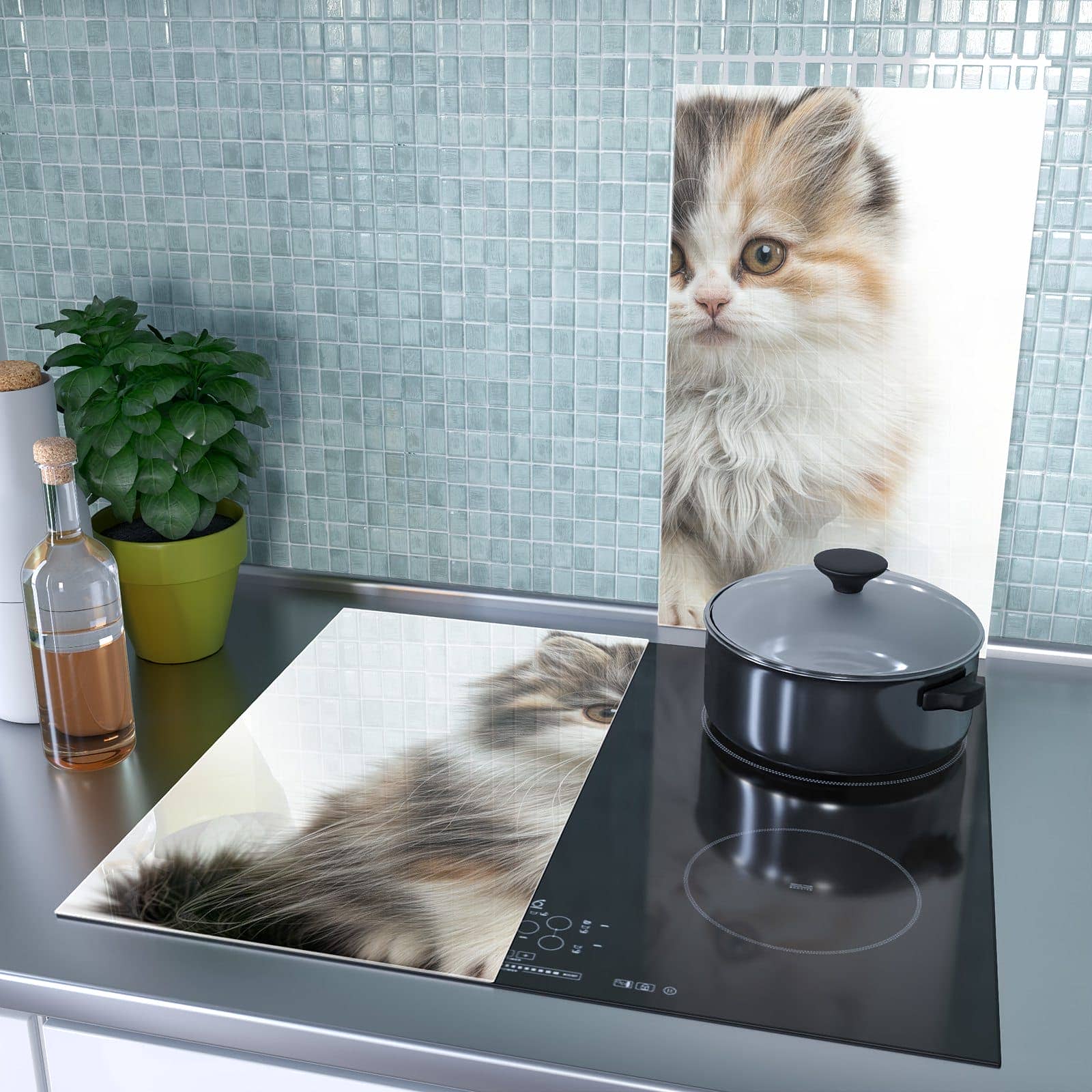 2-teilige Ceranfeld Abdeckplatten mit Flauschige Katze-Motiv als Spritzschutz hinter dem Kochfeld