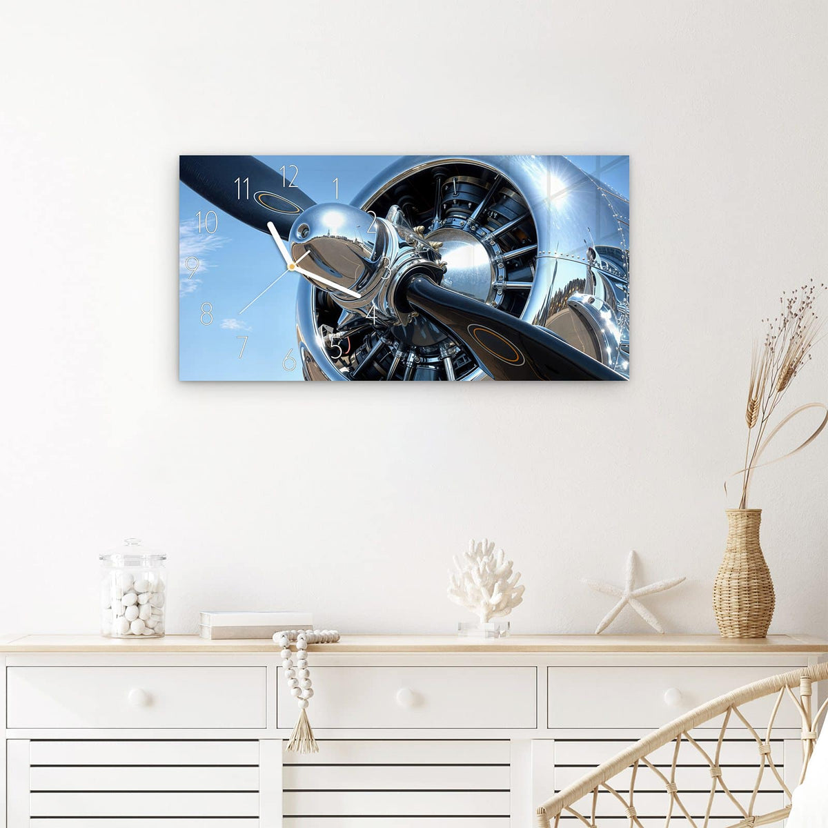 Wanduhr Flugzeugpropeller aus Glas – Querformat 60 × 30 cm – Glänzender Propeller vor blauem Himmel