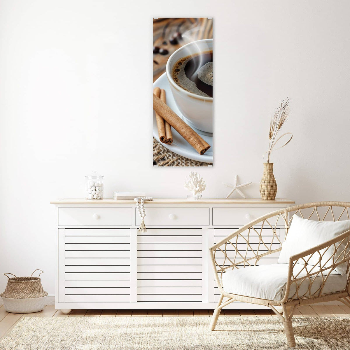 Glasbild Kaffee mit Zimtstangen an der Wand – Weiße Tasse schwarzer Kaffee mit Schaum, zwei Zimtstangen auf der Untertasse, Jutestoff