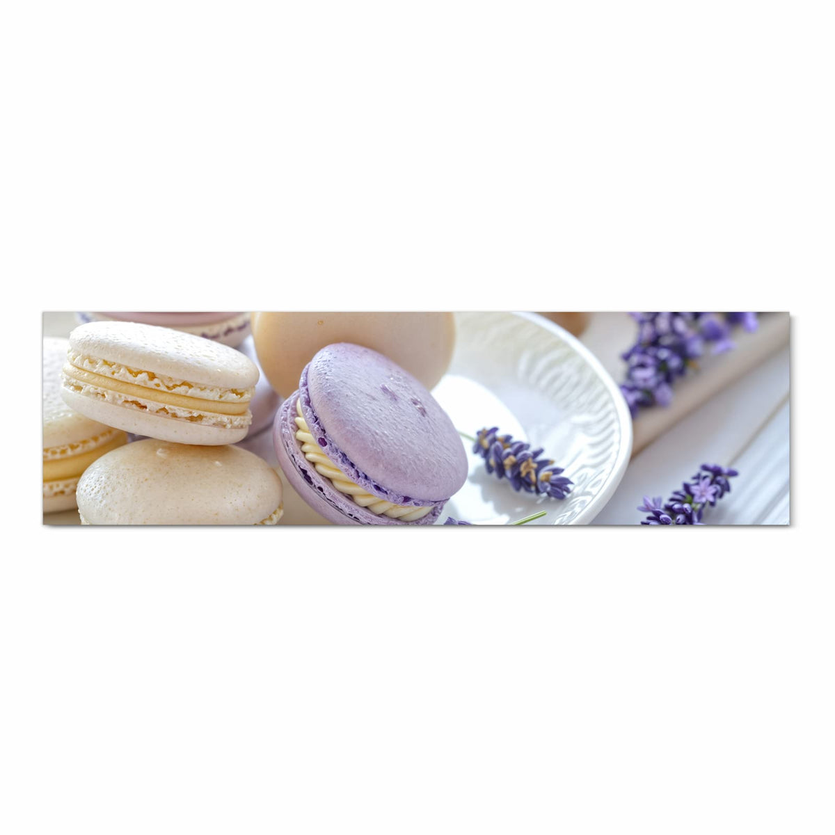 Rutschfester waschbarer Küchenläufer mit Motiv Lavendel Macarons in Frontansicht