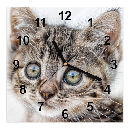 Wanduhr Quadratisch mit dem Motiv Neugieriges Katzenjunges