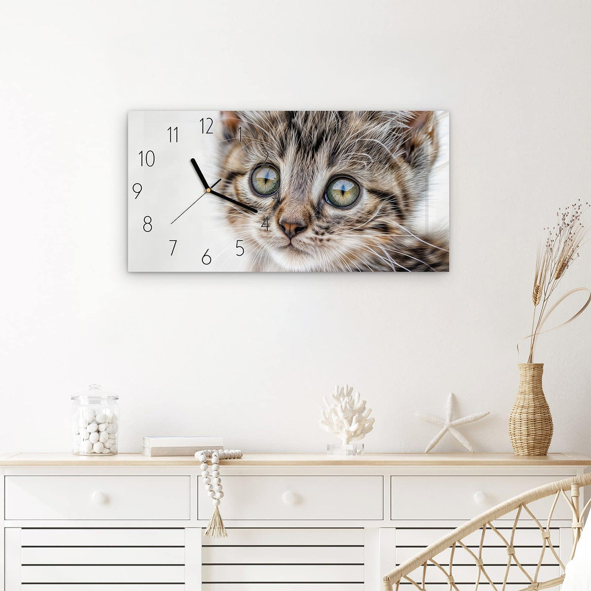 Wanduhr Neugieriges Katzenjunges aus Glas – Querformat 60 × 30 cm – Kätzchengesicht mit hellgrünen Augen