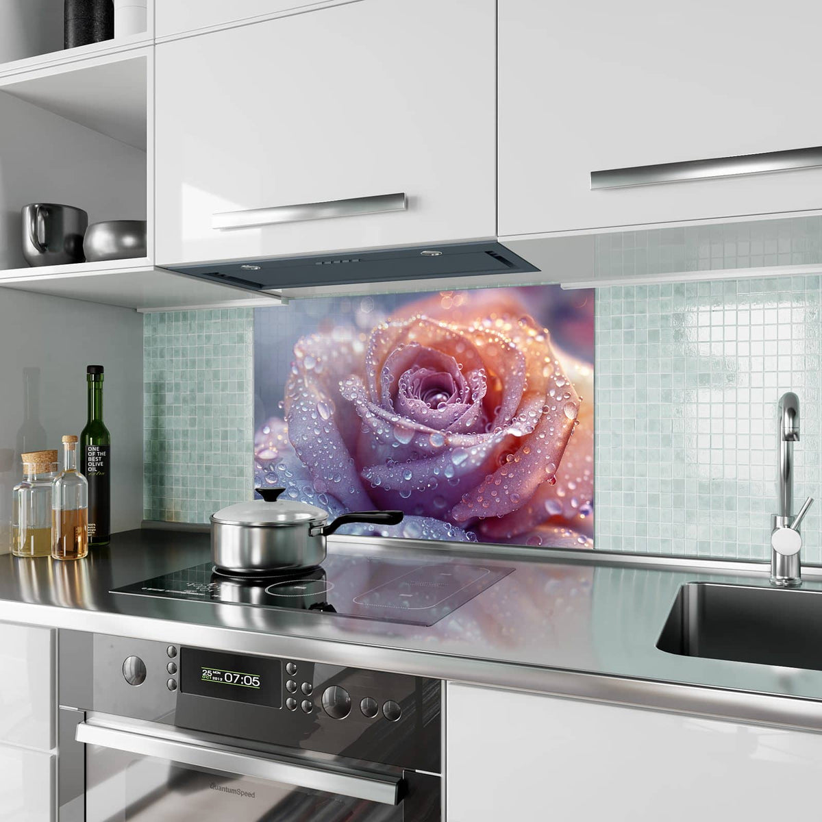 Küchenrückwand aus Glas Lila Rose im Tau im Hochformat als Spritzschutz hinter dem Kochfeld, über dem Fliesenspiegel montiert
