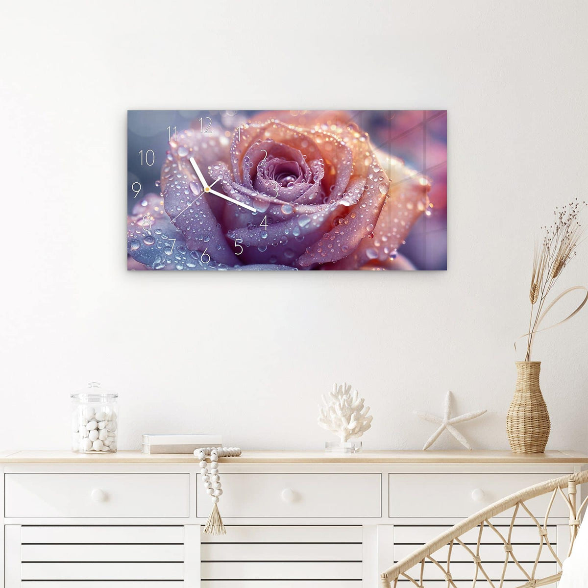 Wanduhr Blüte mit Wassertropfen aus Glas – Querformat 60 × 30 cm – Lila Rose mit funkelnden Tropfen