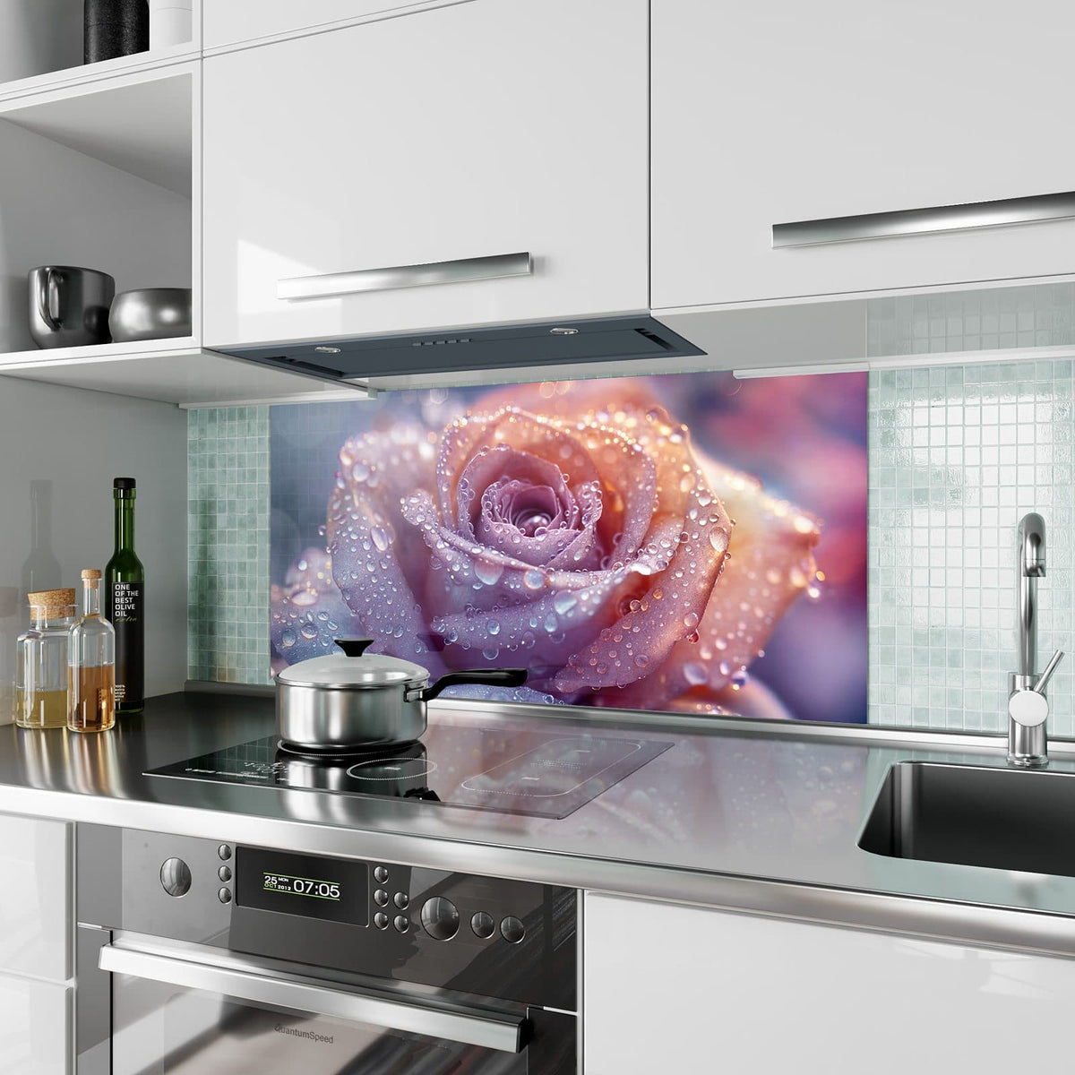 Küchenrückwand aus Glas Lila Rose im Tau im Hochformat als Spritzschutz hinter dem Kochfeld, über dem Fliesenspiegel montiert