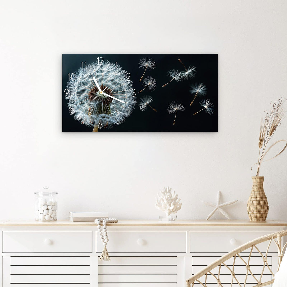 Wanduhr Pusteblume bei Wind aus Glas – Querformat 60 × 30 cm – Helle Samen vor dunklem Blau