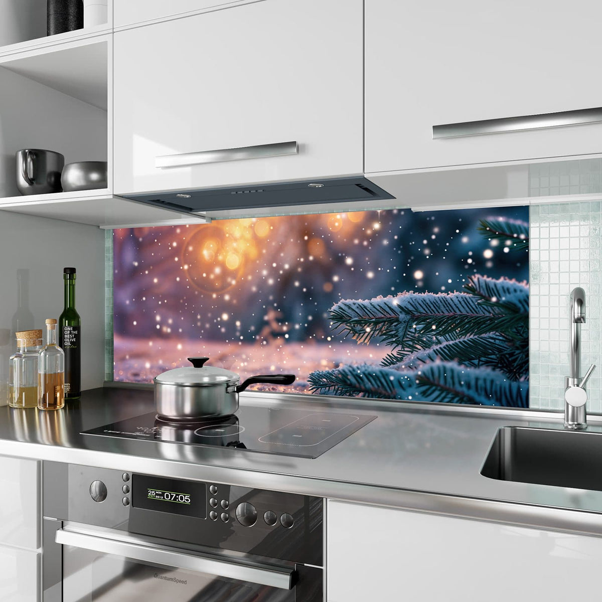 Küchenrückwand Winterliche Tannenzweige aus Glas – Verschneite Tannenzweige im Lichterglanz