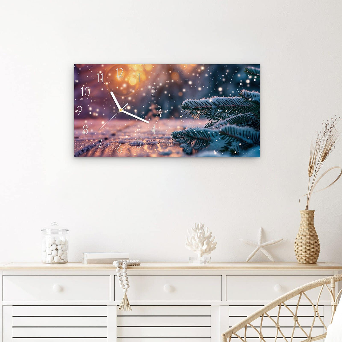 Wanduhr Winterliche Tannenzweige aus Glas – Querformat 60 × 30 cm – Verschneite Tannenzweige im Lichterglanz