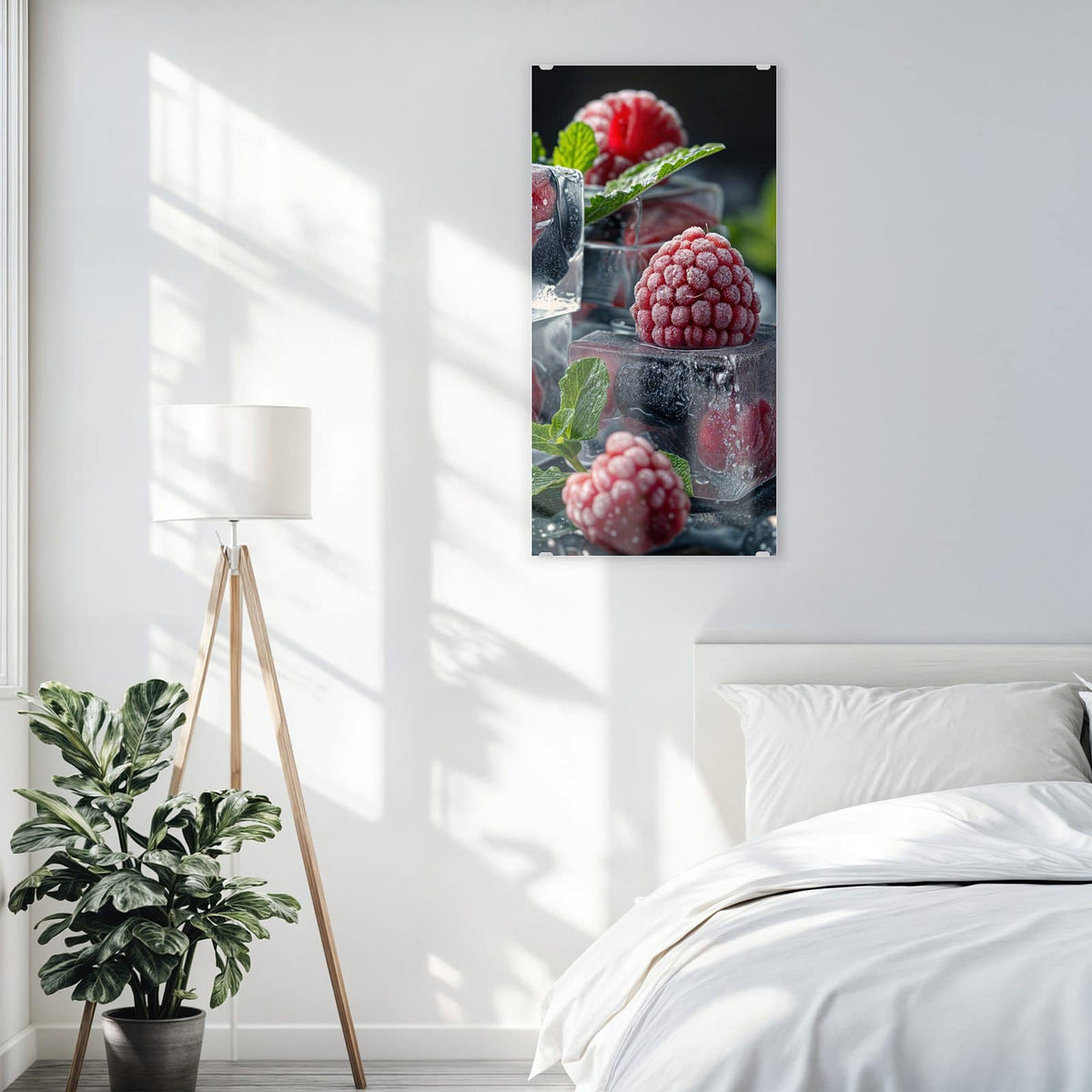 Glasbild Beeren im Eisblock an der Wand – Himbeeren und Blaubeeren in Eiswürfeln eingeschlossen, dazu frische Minze