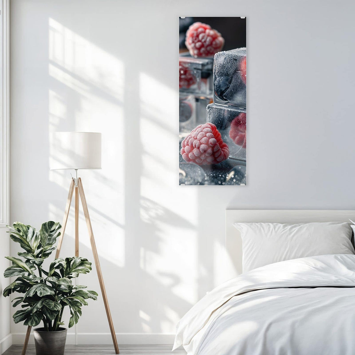 Glasbild Beeren im Eisblock an der Wand – Himbeeren und Blaubeeren in Eiswürfeln eingeschlossen, dazu frische Minze