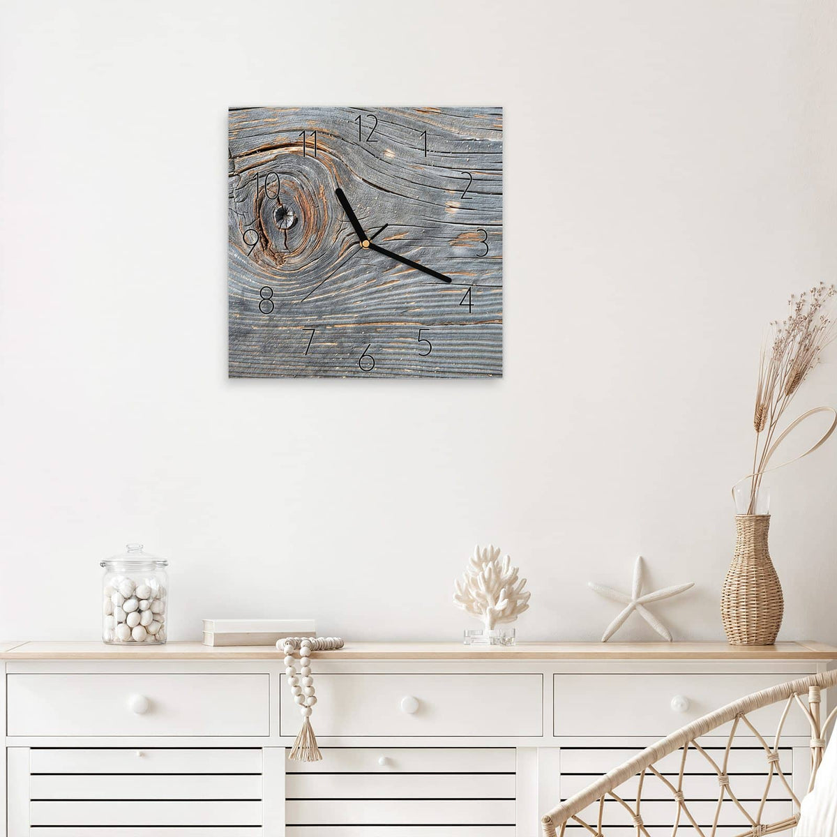 Wanduhr Astloch im Altholz aus Glas – Quadratisch 30 × 30 cm – Verwittertes Brett mit großem Astloch
