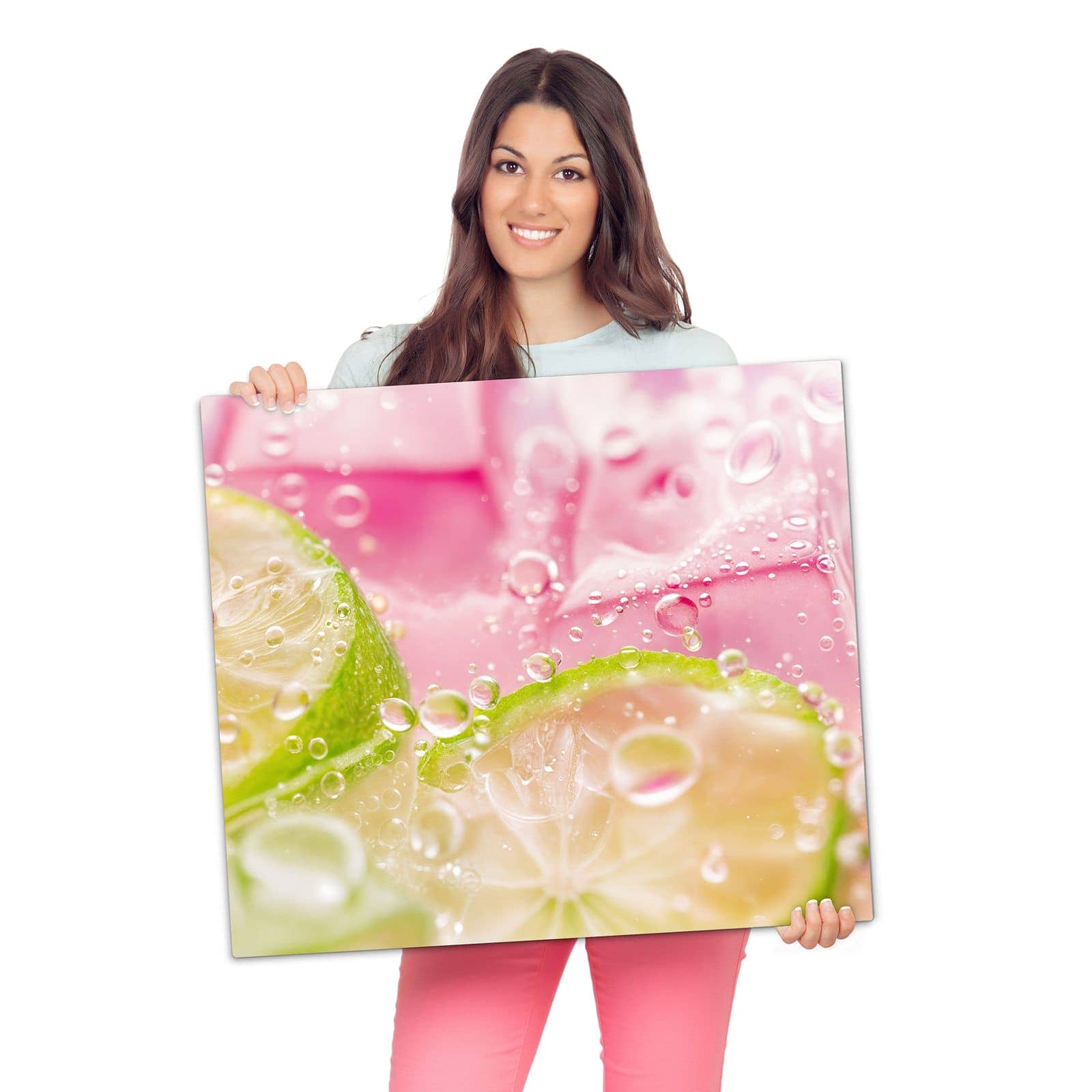 Herdabdeckplatte aus Glas mit Limetten Spritzer-Motiv wird zur Größendarstellung gehalten