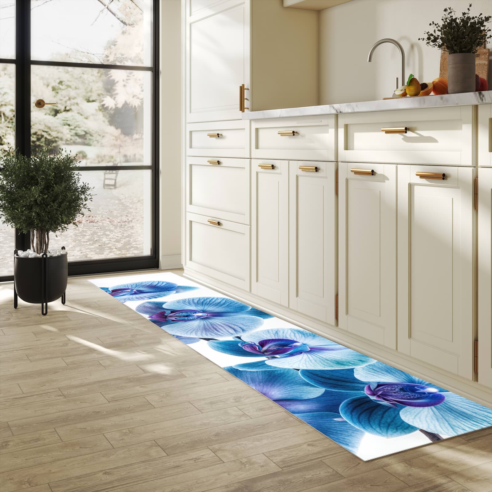 Rutschfester dünner Küchenteppich mit Motiv Blaue Orchideen Blüte in heller Küche