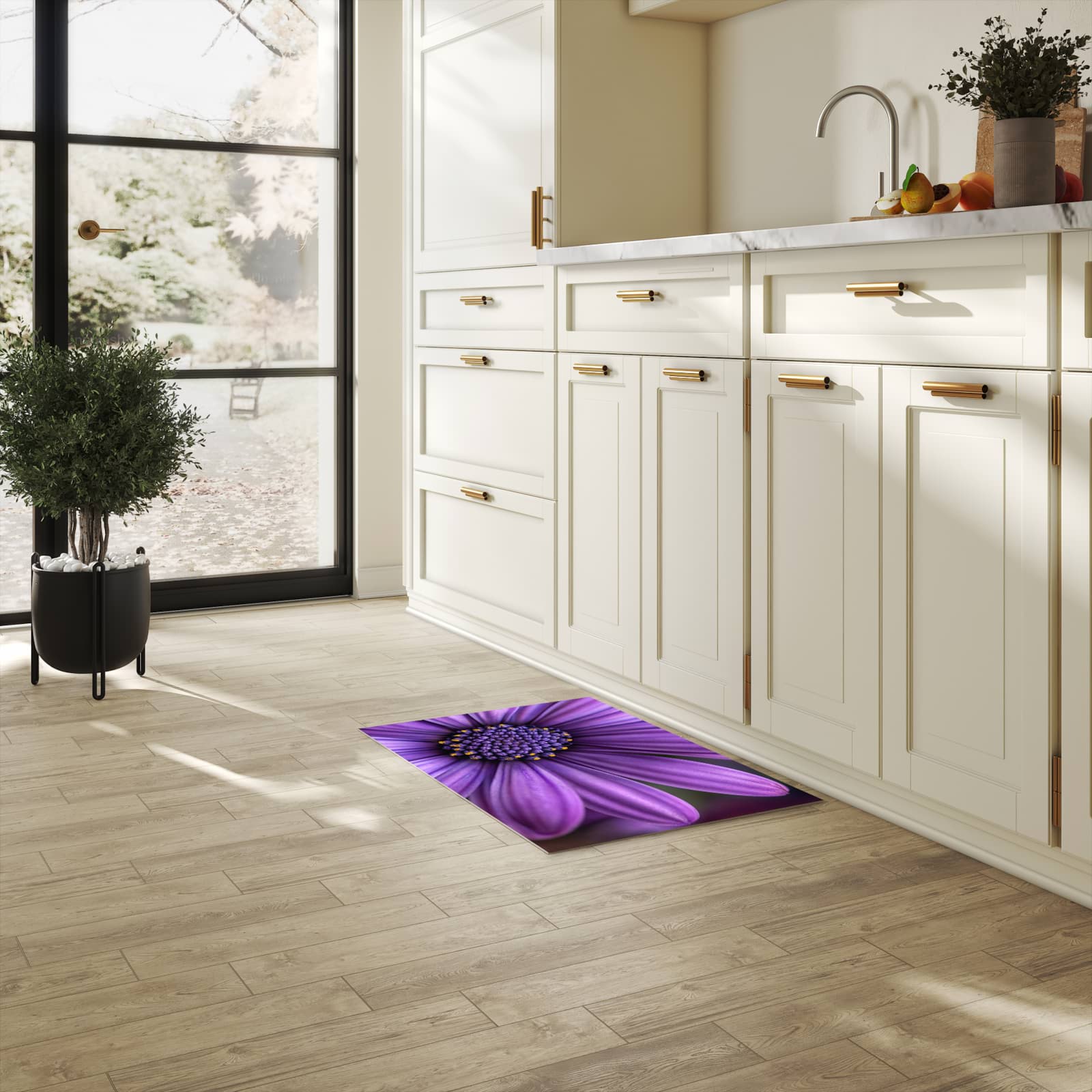 Geräuschdämpfender Küchenvorleger mit Motiv Blume Nahaufnahme in heller Küche