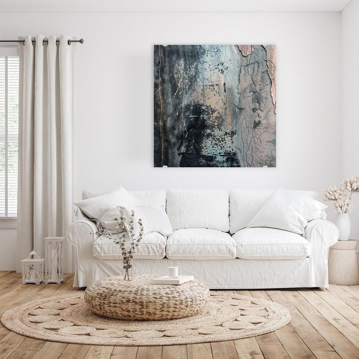 Glasbild Rissiger Putz in Blau an der Wand – Rissige Wand in Blaugrau und Schwarz mit abgeplatzten Stellen in Rosé und Beige