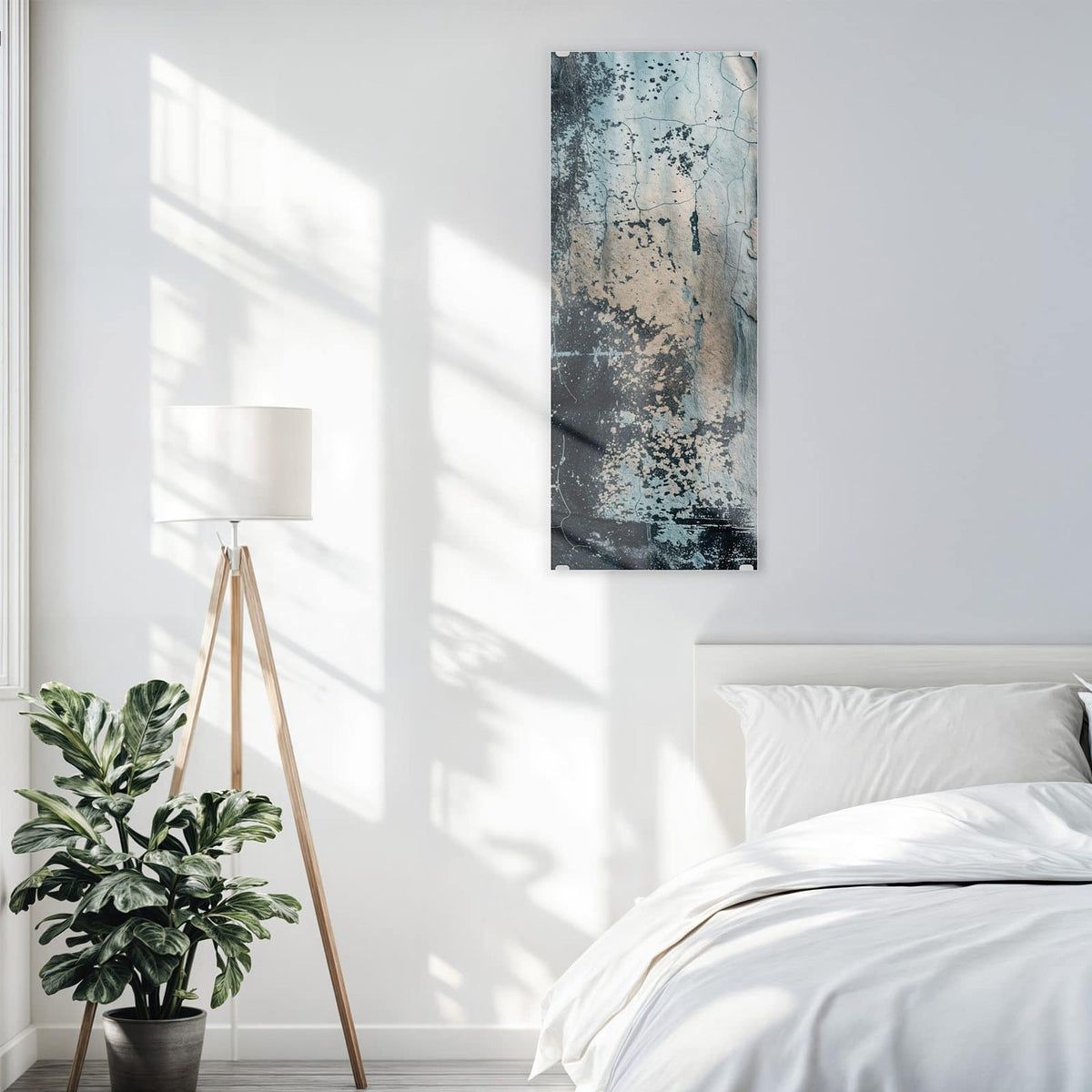 Glasbild Rissiger Putz in Blau an der Wand – Rissige Wand in Blaugrau und Schwarz mit abgeplatzten Stellen in Rosé und Beige
