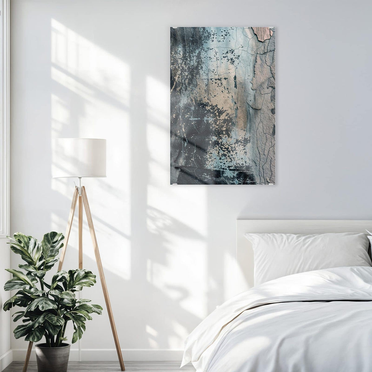 Glasbild Rissiger Putz in Blau an der Wand – Rissige Wand in Blaugrau und Schwarz mit abgeplatzten Stellen in Rosé und Beige