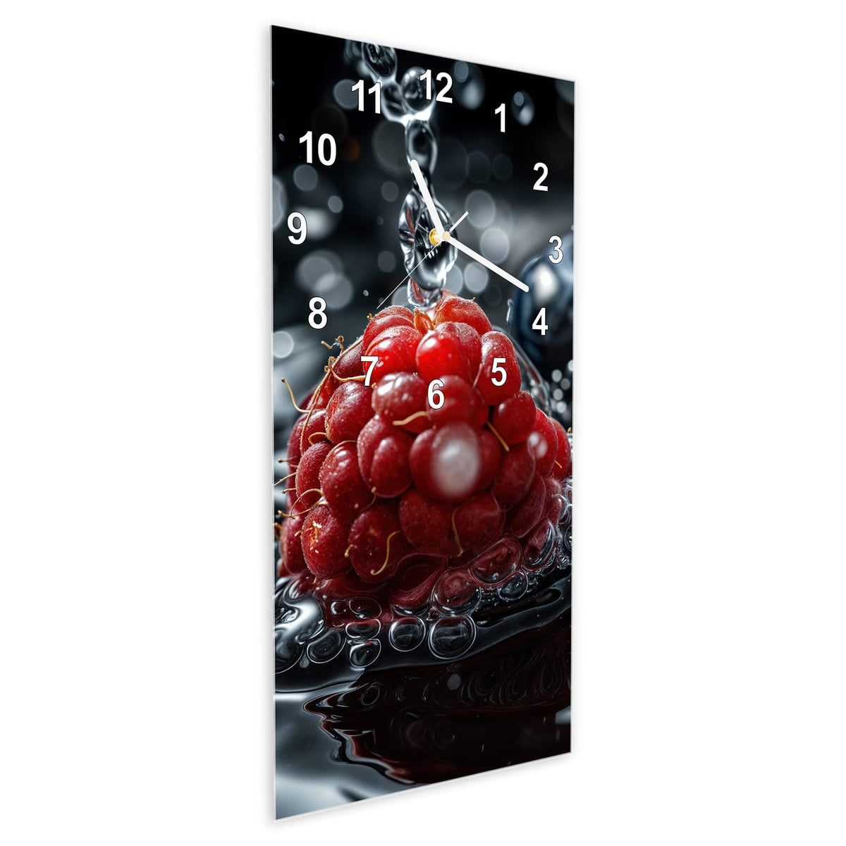 Wanduhr aus Glas im Hochformat Himbeere und Blaubeeren schräg von der Seite, 4 mm starkes Glas