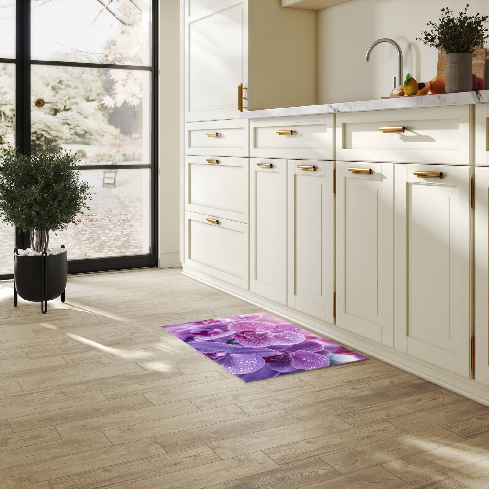Bodenschonender Bodenläufer-Teppich mit Motiv Orchideenblüten in heller Küche